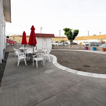 Oyo Hotel Hermiston Or, Downtown Buitenkant foto