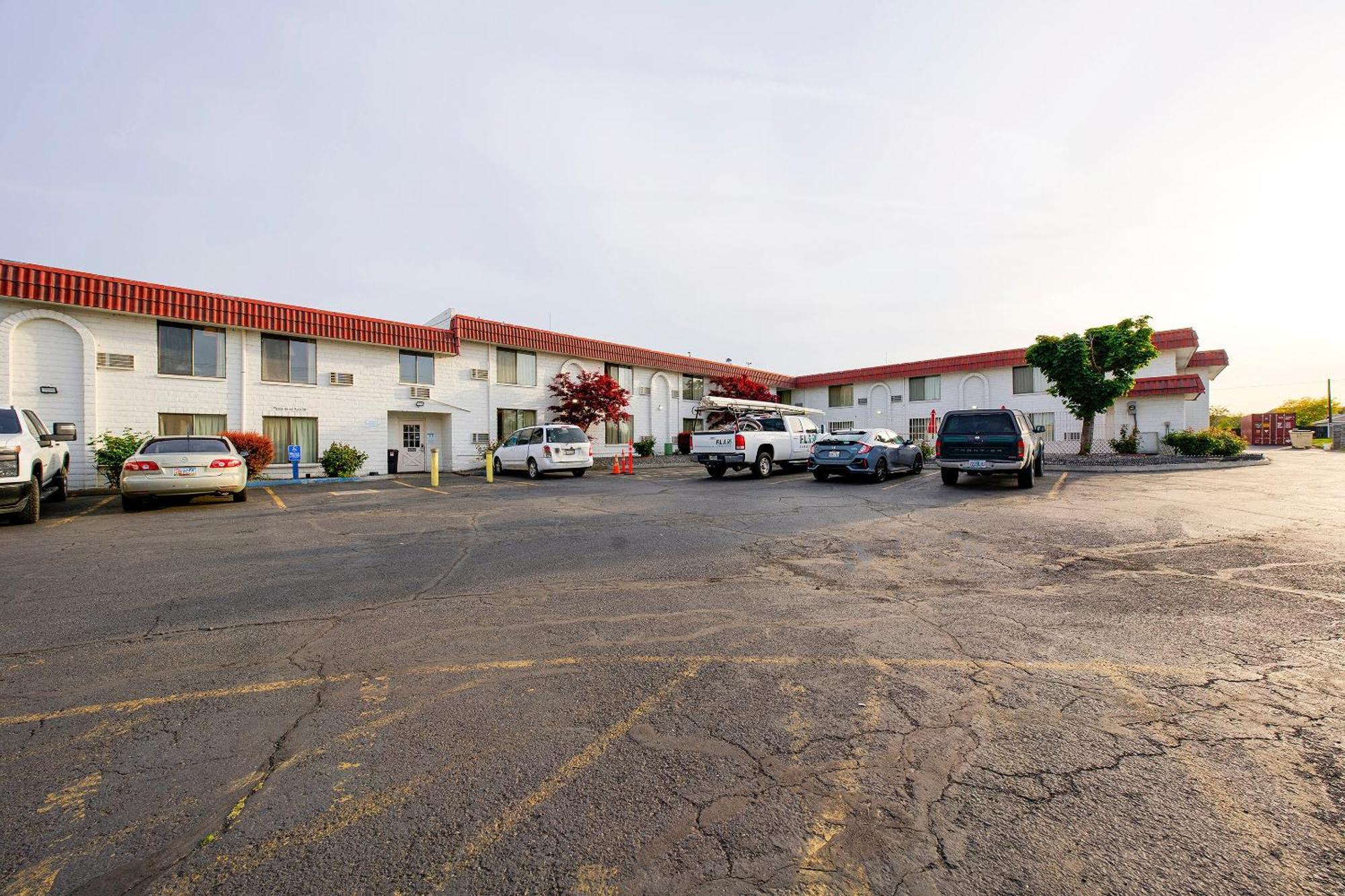 Oyo Hotel Hermiston Or, Downtown Buitenkant foto